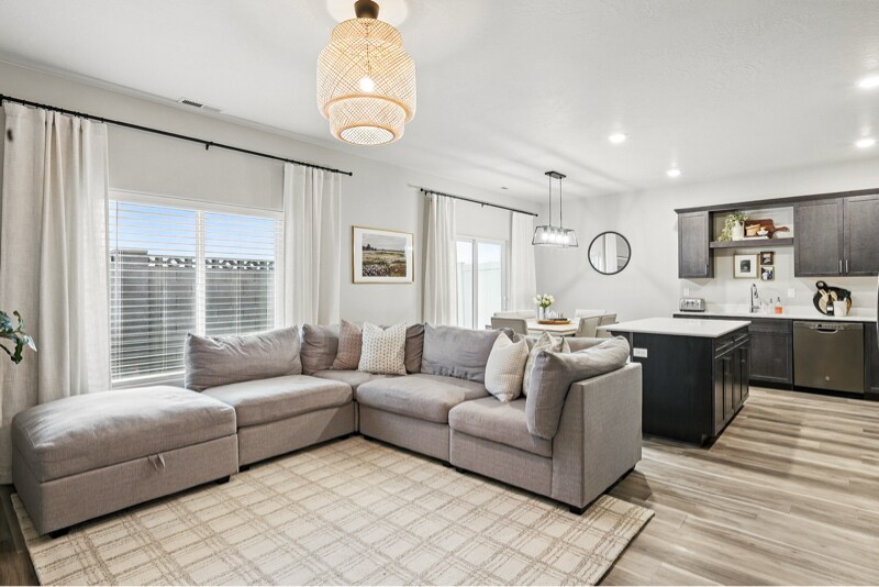 Building Photo - 1547 W Pyrite Ln