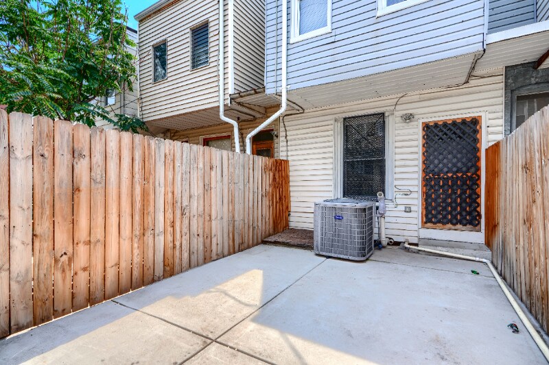 Building Photo - 709 N Linwood Ave