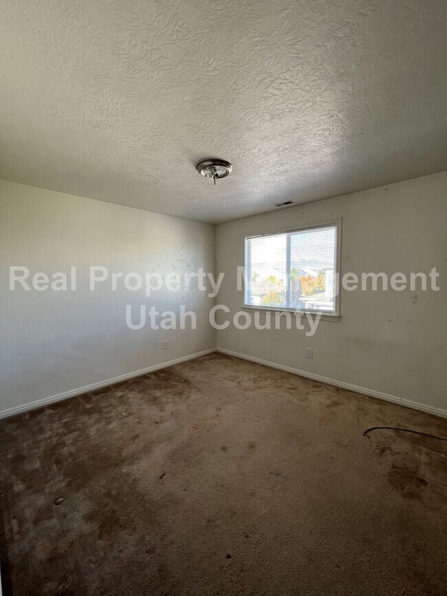 Building Photo - New Lower Price. South Jordan Home