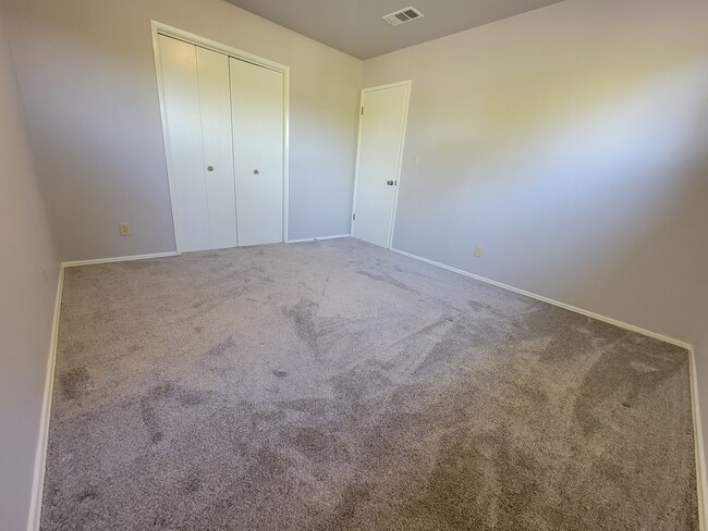 Building Photo - 330 Sky Vista Way