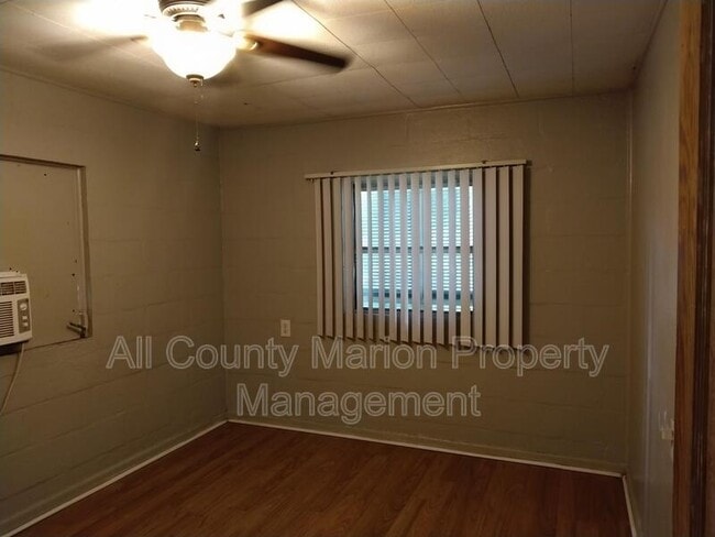 Building Photo - 2441 N Pine Ave