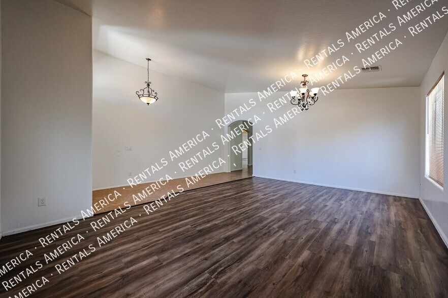 Building Photo - 41103 W Thornberry Ln