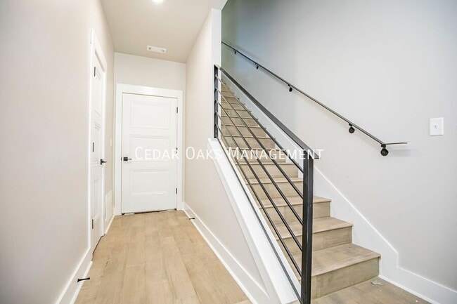 Building Photo - 118 E Mountain St