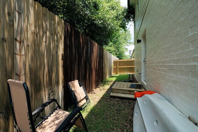 Building Photo - Newer Home in Valparaiso- Close to Eglin AFB