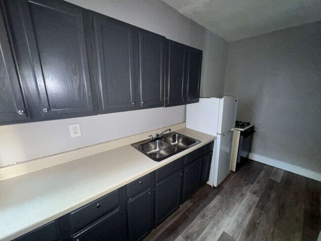 Building Photo - 3362 E 145th St