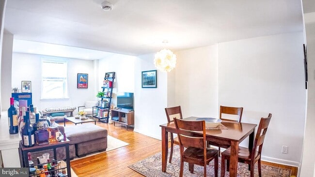 Building Photo - 434 Catharine St