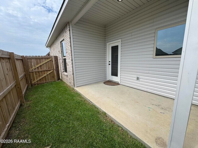 Building Photo - 325 Mulholland Ln