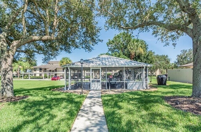 Building Photo - 32 Plantation Dr