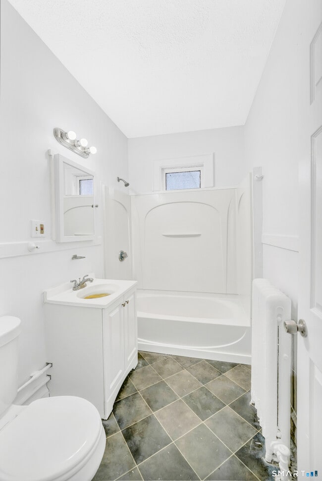 Building Photo - 1040 Capitol Ave