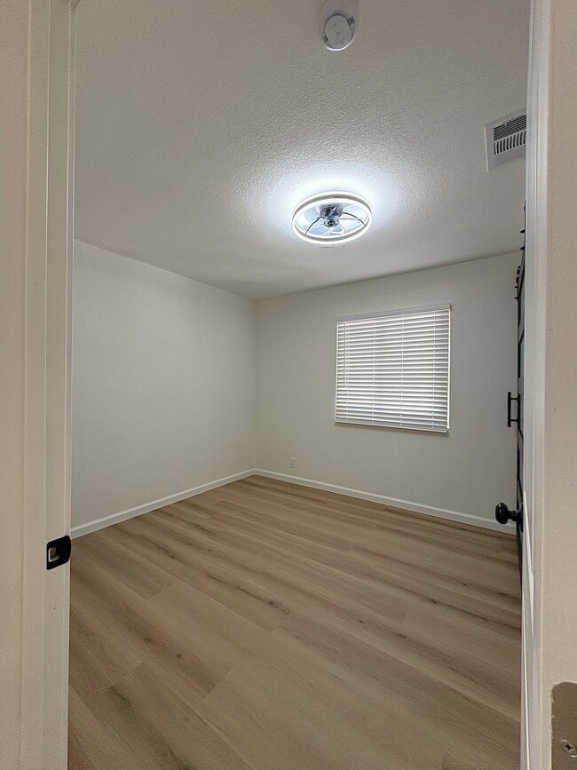 Building Photo - 5507 Arizona Dr