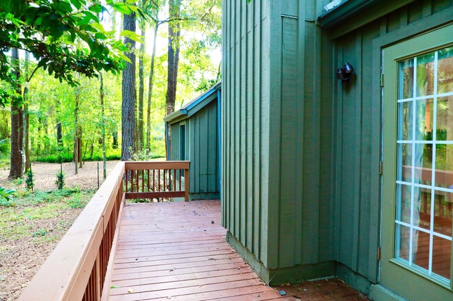 Building Photo - Founders Hill Haile Plantation