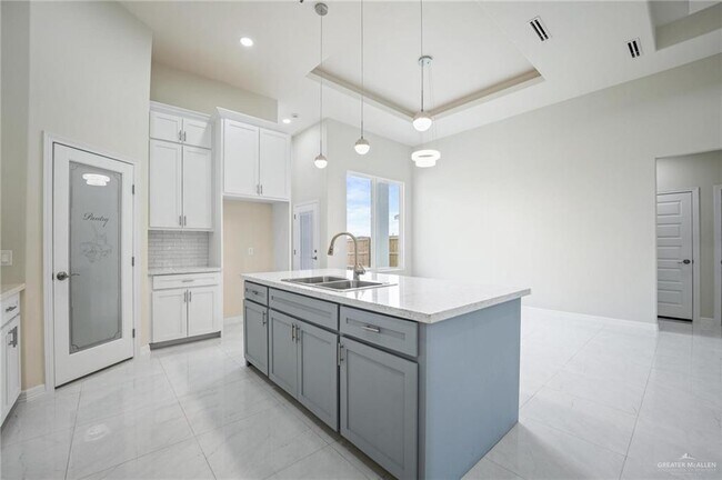 Building Photo - 19 E Boxwood Ave