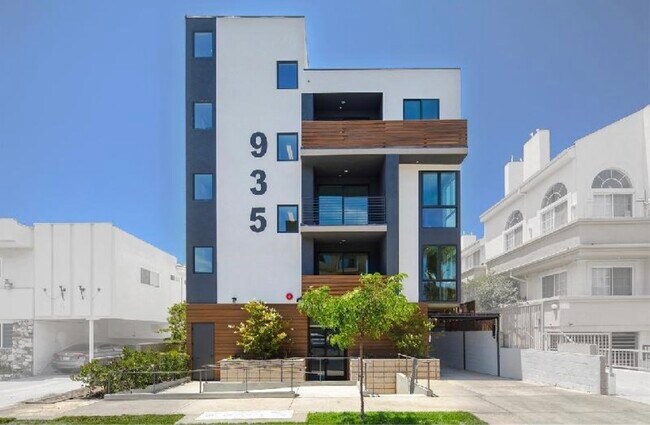 Building Photo - 935 N Hudson Ave