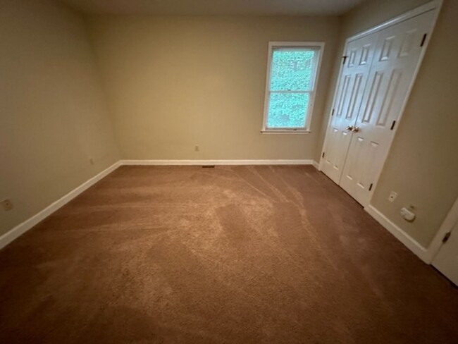 Building Photo - Lewisville-Clemmons area, Updated 2 bedroo...