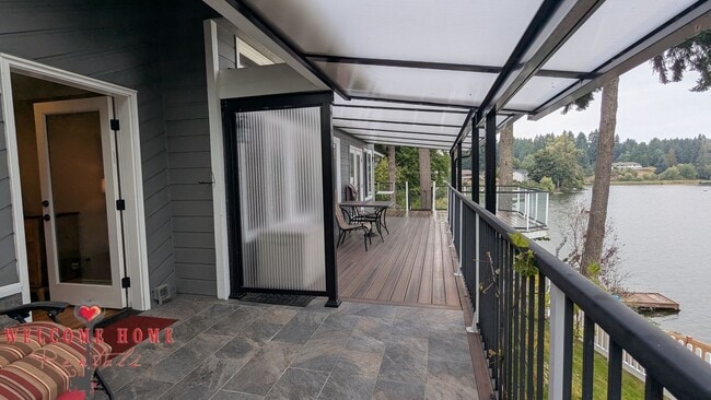 Building Photo - Huge waterfront home, fully furnished, boa...