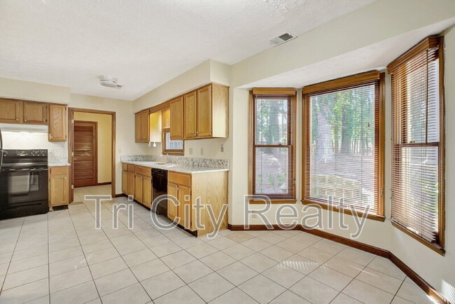 Building Photo - 216 Shadowood Ln