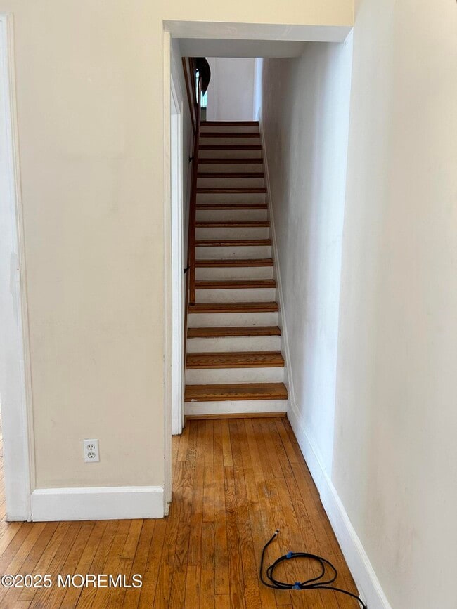 Building Photo - 17 Codington Pl