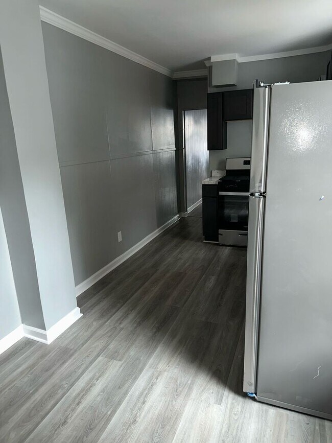 Building Photo - Fully Renovated Single Family House