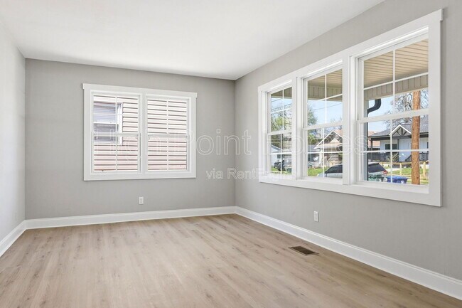 Building Photo - 2406 Kirby Ave