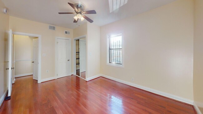 Building Photo - Spacious Two Bedroom Near Trinity University/ Bloomingdale- Great Location