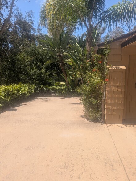 Parking-one spot - 5648 Calzada Del Bosque