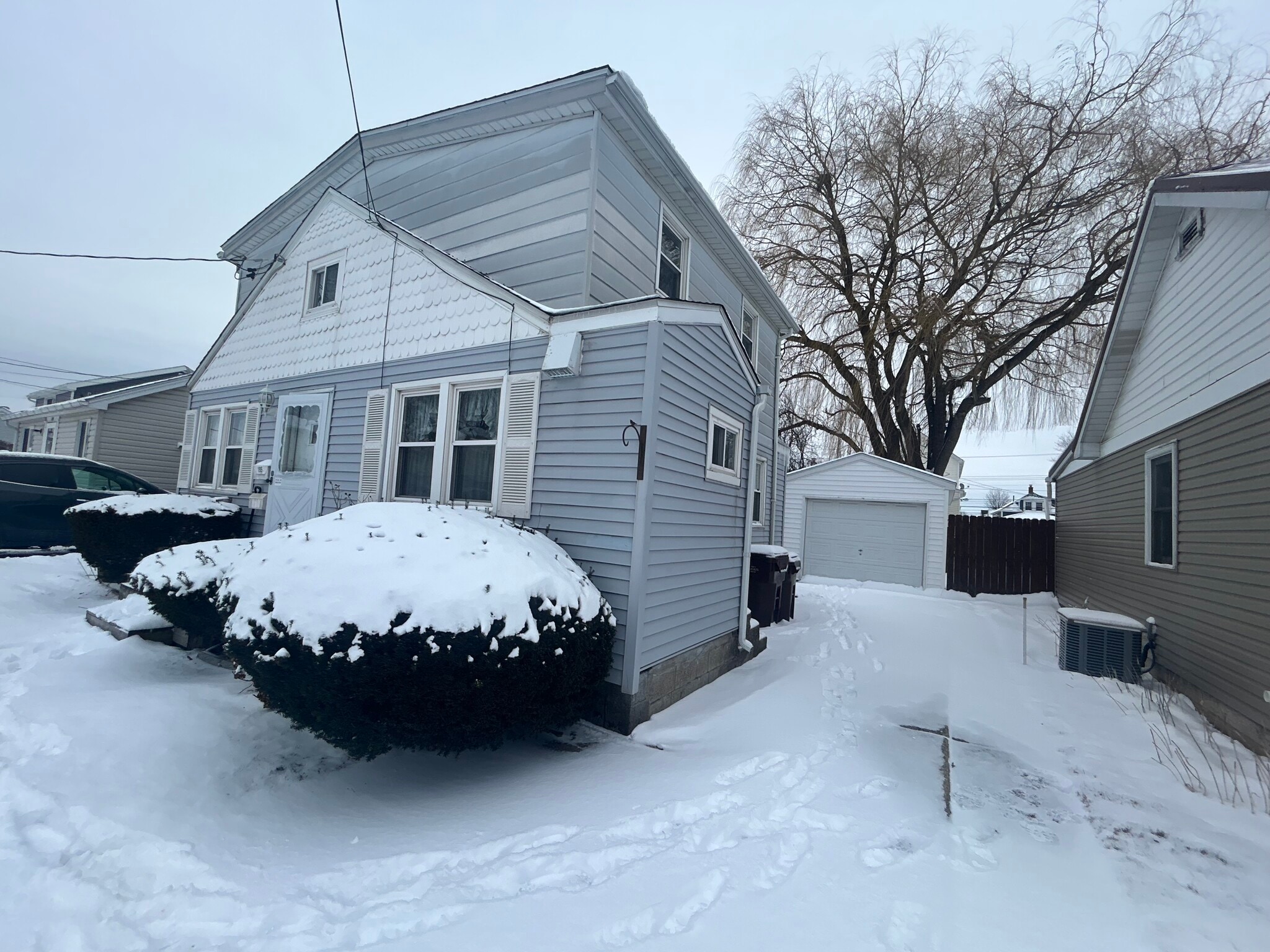 Building Photo - 195 Roland St