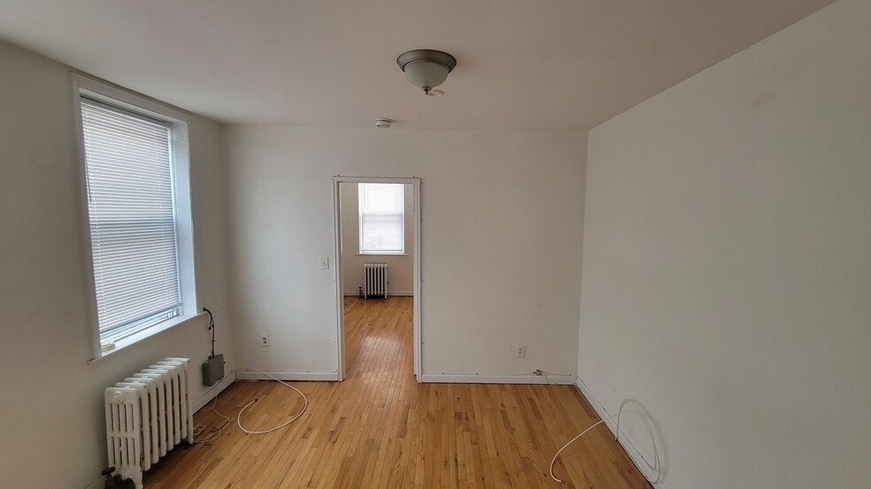 Building Photo - 31 67th St