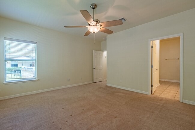 Building Photo - 1305 Delsie Dr