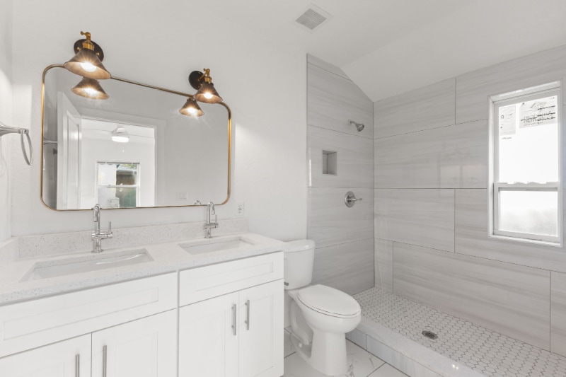 Building Photo - 211 37th St S