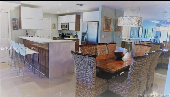 Building Photo - 151 Crandon Blvd