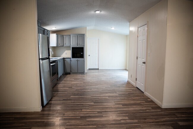Building Photo - 2555 Lee Turner Rd