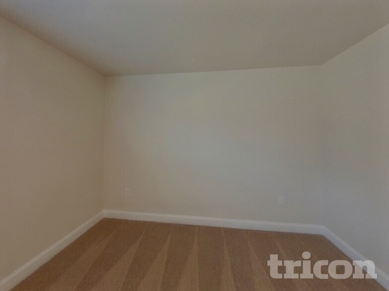 Building Photo - 6442 Fairford Dr