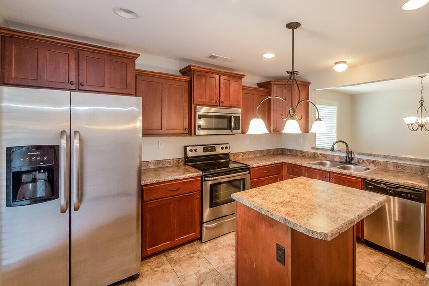 Building Photo - 5823 Bedford Pl