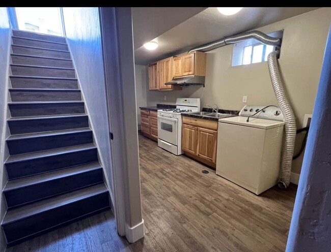 Building Photo - 1040 W 400 N