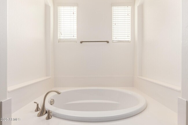 Building Photo - 3142 N Clanton St