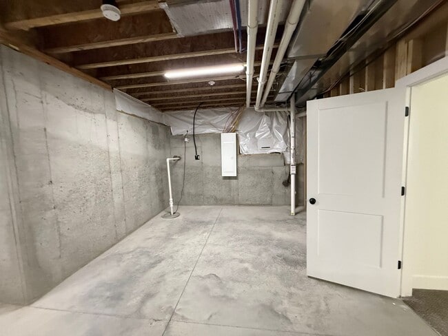 Building Photo - 6416 Whispering Wy
