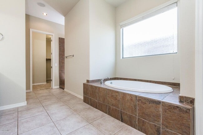 Building Photo - Beautiful Palm Valley Golf Course Home with Casita