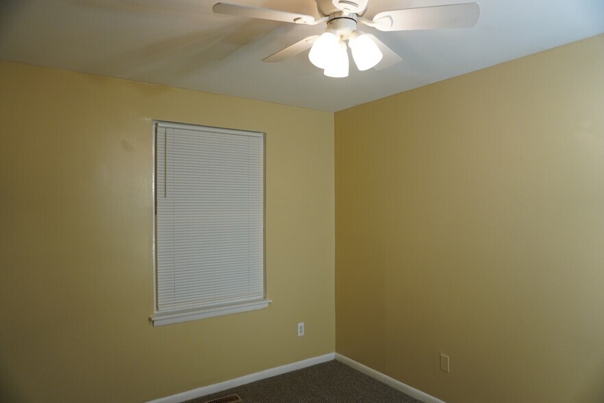 Building Photo - 5 Castlebar Ct