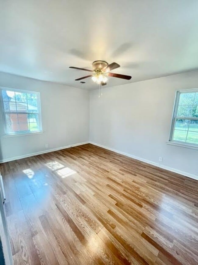 Building Photo - 1830 La Porte Dr