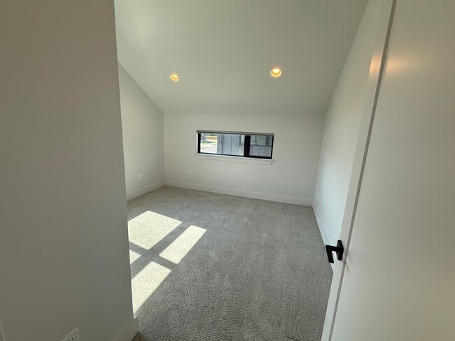 Building Photo - 1401 Windrow Dr