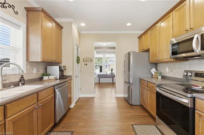 Building Photo - 2460 Alderbrook Dr