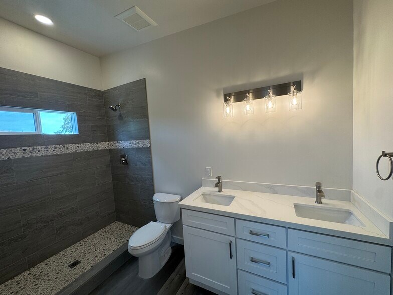 Building Photo - 3535 Hatteras Ave