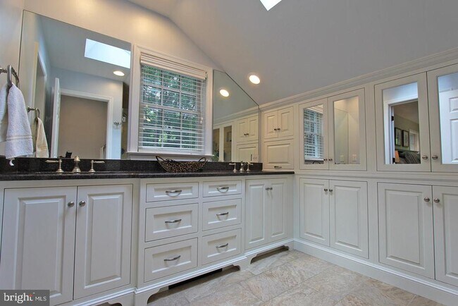 Building Photo - 594 Contention Ln