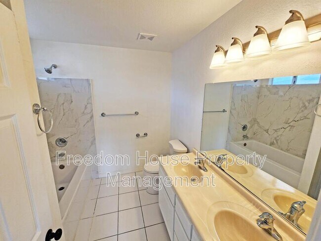 Building Photo - 1821 Pershing Ave