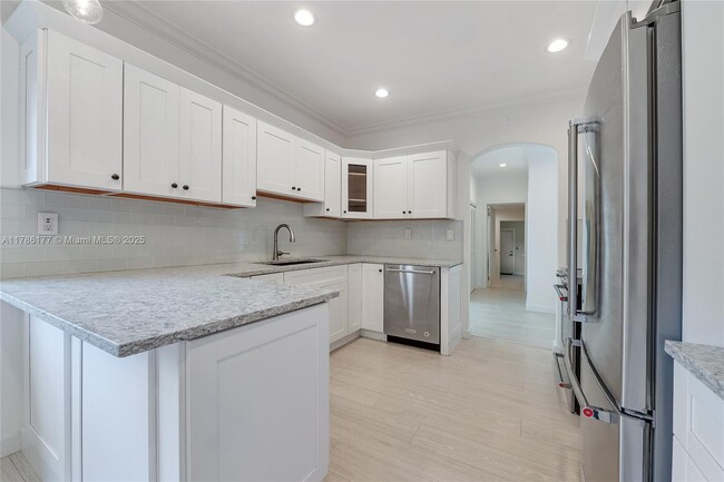 Building Photo - 1524 Zoreta Ave