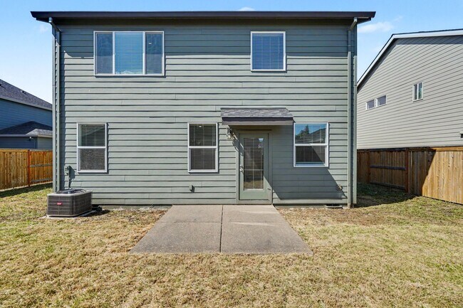 Building Photo - 4 Bed (plus BONUS ROOM), 2.5 Bath Newer Home in NE Salem