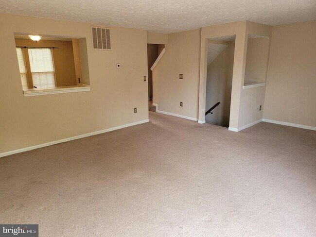 Building Photo - 104 Township Ct