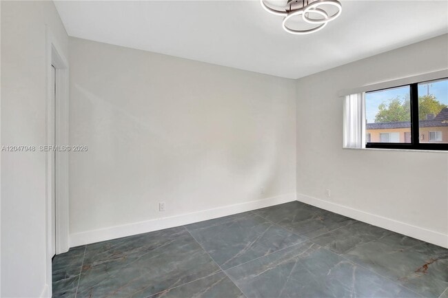 Building Photo - 5980 SW 40th Ave