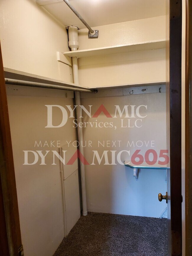 Building Photo - 1BR/1BA Apartment