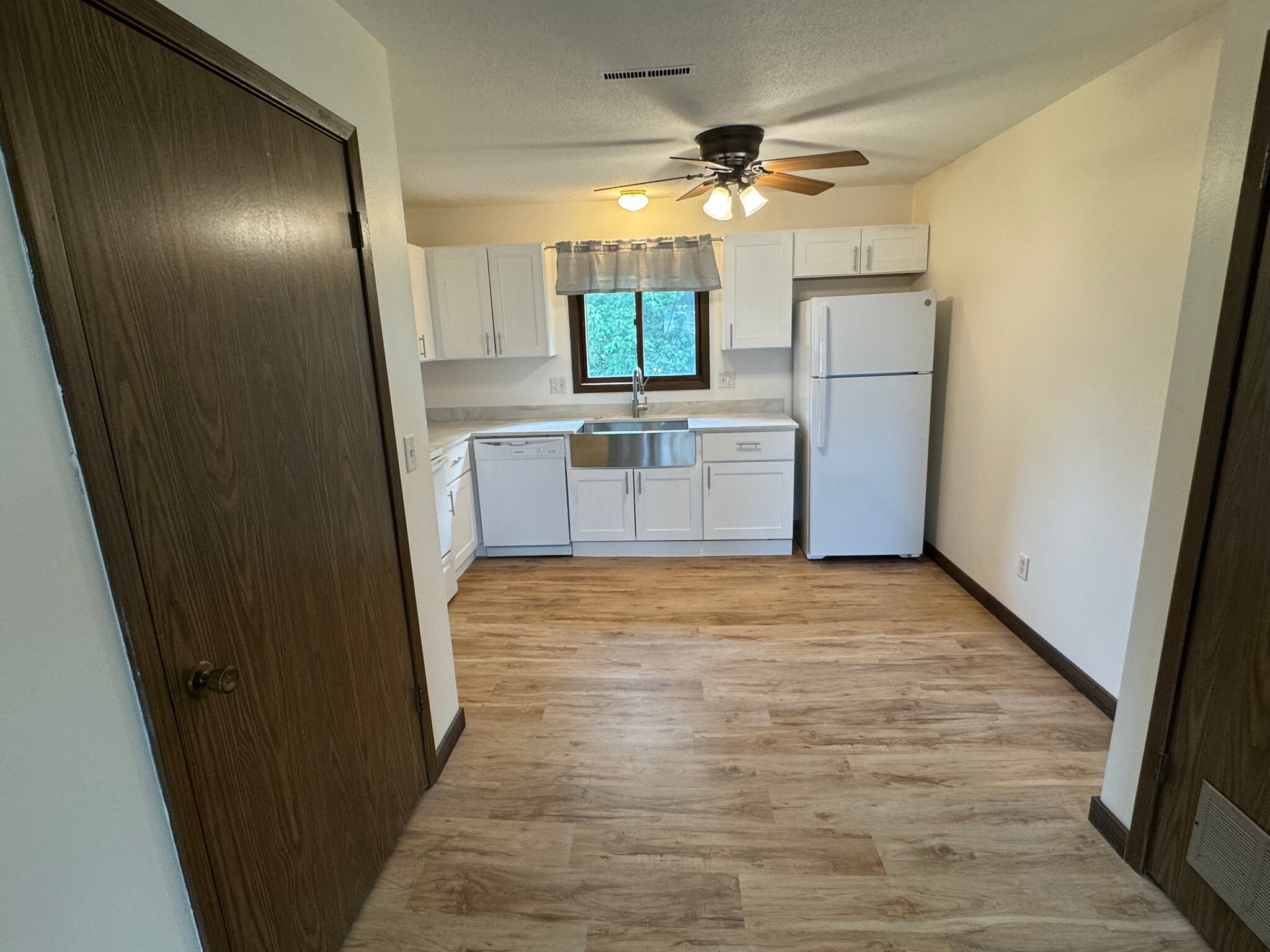 Kitchen - 4831 Tama St